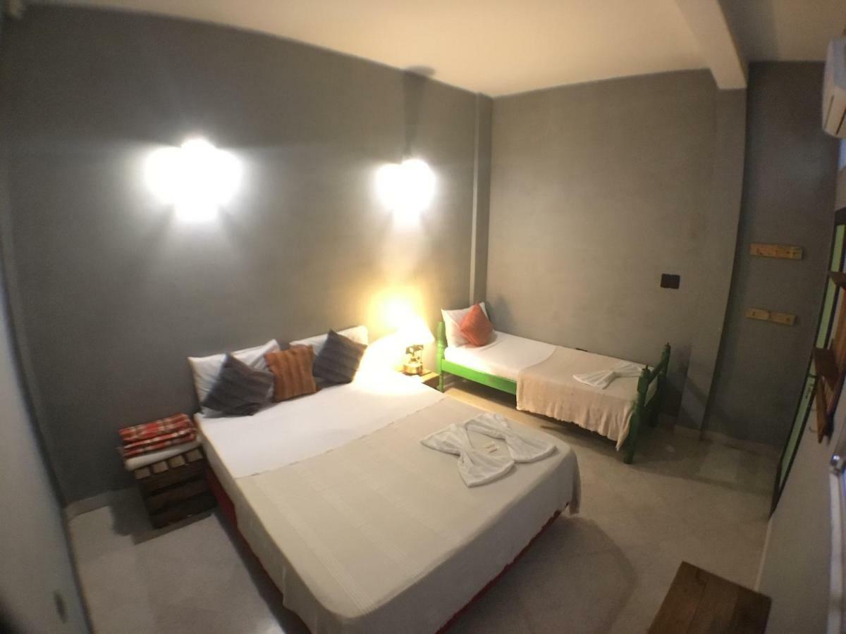Hostal El Farol Asunción Esterno foto
